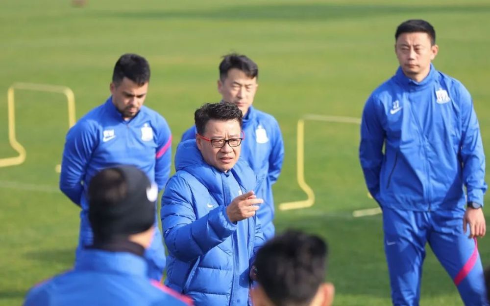发布会结束后，电影节评委会主席张纪中、副主席郭大群，著名演员李明启、王姬、黑子、周小镔、主持人方清平，承办方之一中知影国际传媒董事长马孝礼等接受媒体采访